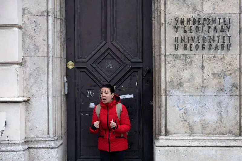 Sukobi u Beogradu: Stotine studenata protiv policije nakon pretresa Univerziteta