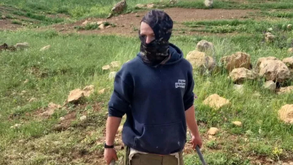 Naseljenici Ponovo Napali Tajasir: Najmanje 4 Povređena, Kuće i Vozila Zapaljeni — Meštani Optužuju IDF