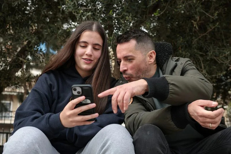 Grčka Planira Zabranu Društvenih Mreža Za Decu Mlađu Od 15 Godina — Roditelji Očajni