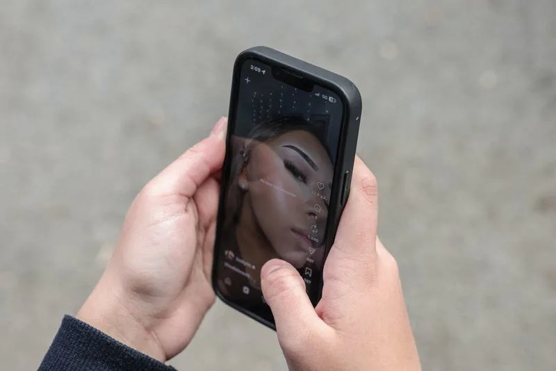 Grčka Planira Zabranu Društvenih Mreža Za Decu Mlađu Od 15 Godina — Roditelji Očajni