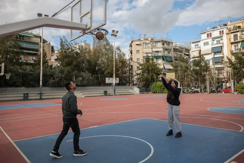 Grčka Planira Zabranu Društvenih Mreža Za Decu Mlađu Od 15 Godina — Roditelji Očajni