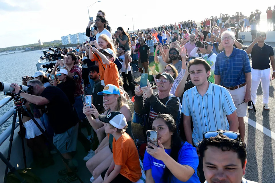 Artemis II Astronauti Ponesli Sertifikovane Pametne Telefone Na Let Do Meseca