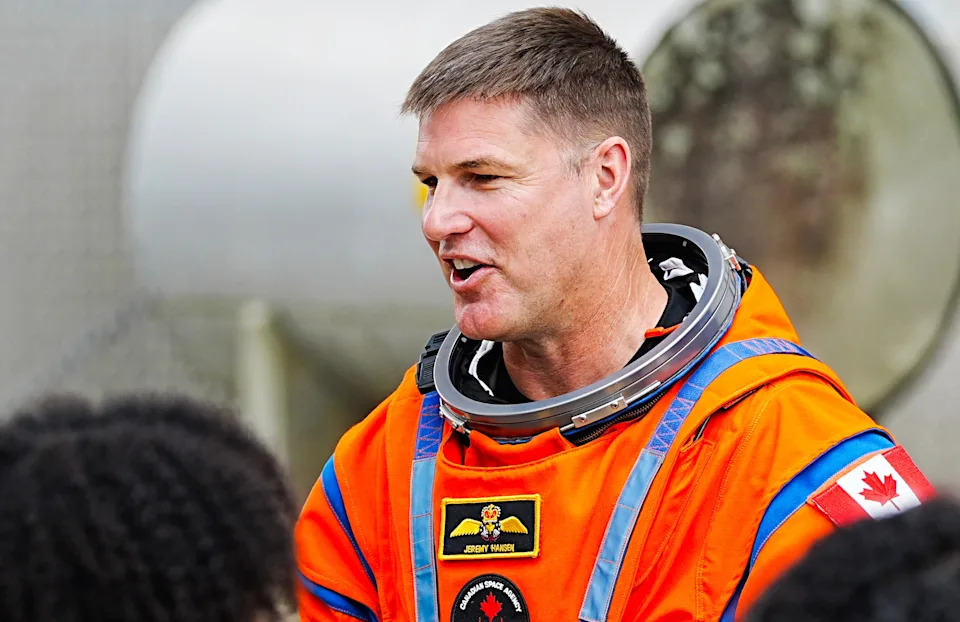 Artemis II Astronauti Ponesli Sertifikovane Pametne Telefone Na Let Do Meseca