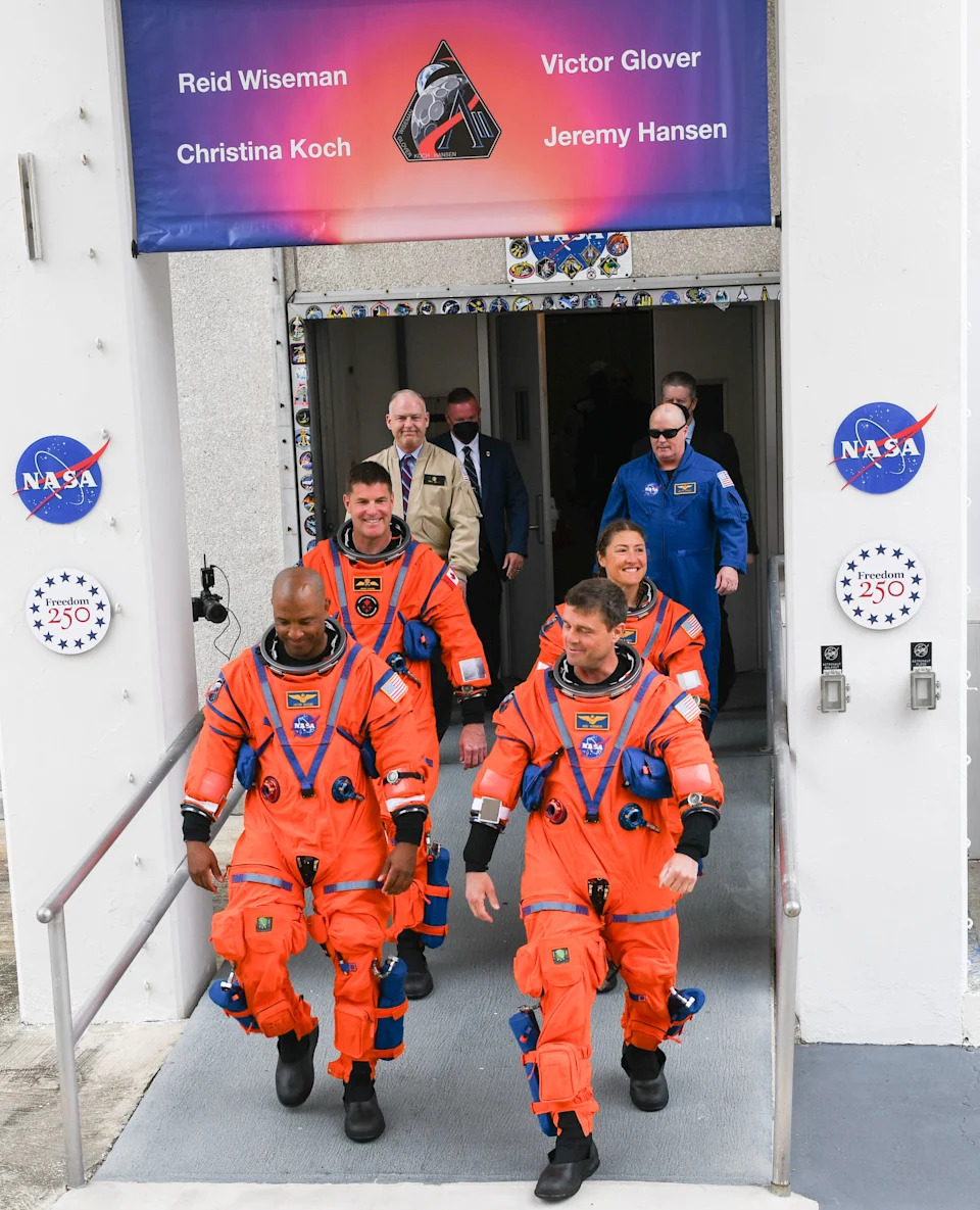 Artemis II Astronauti Ponesli Sertifikovane Pametne Telefone Na Let Do Meseca