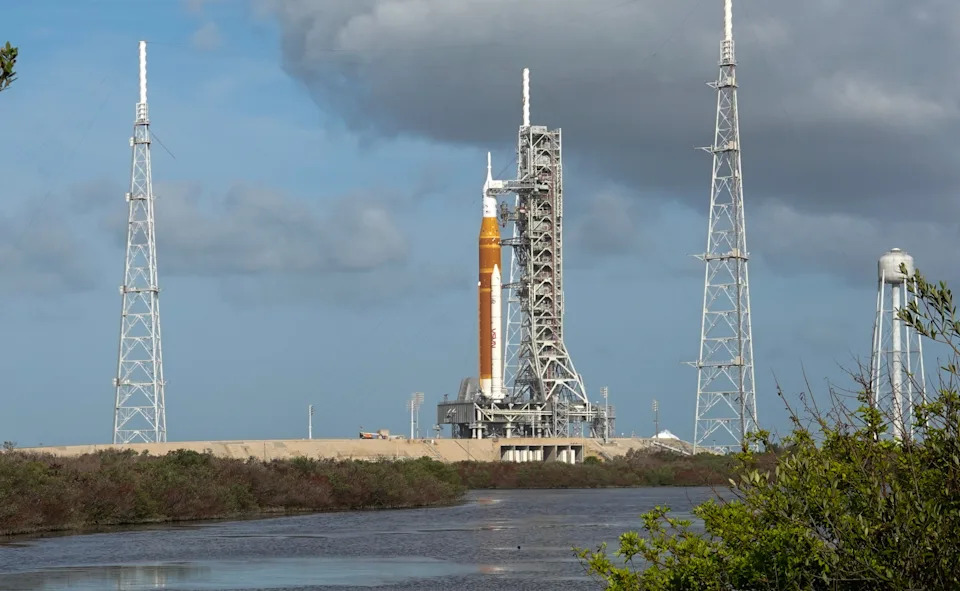 Artemis II Astronauti Ponesli Sertifikovane Pametne Telefone Na Let Do Meseca