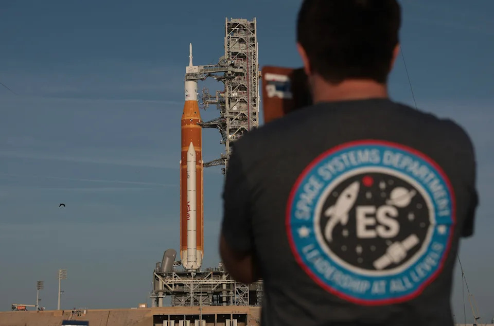 Artemis II Astronauti Ponesli Sertifikovane Pametne Telefone Na Let Do Meseca