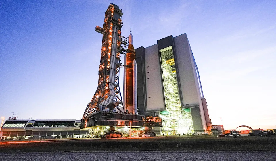 Artemis II Astronauti Ponesli Sertifikovane Pametne Telefone Na Let Do Meseca