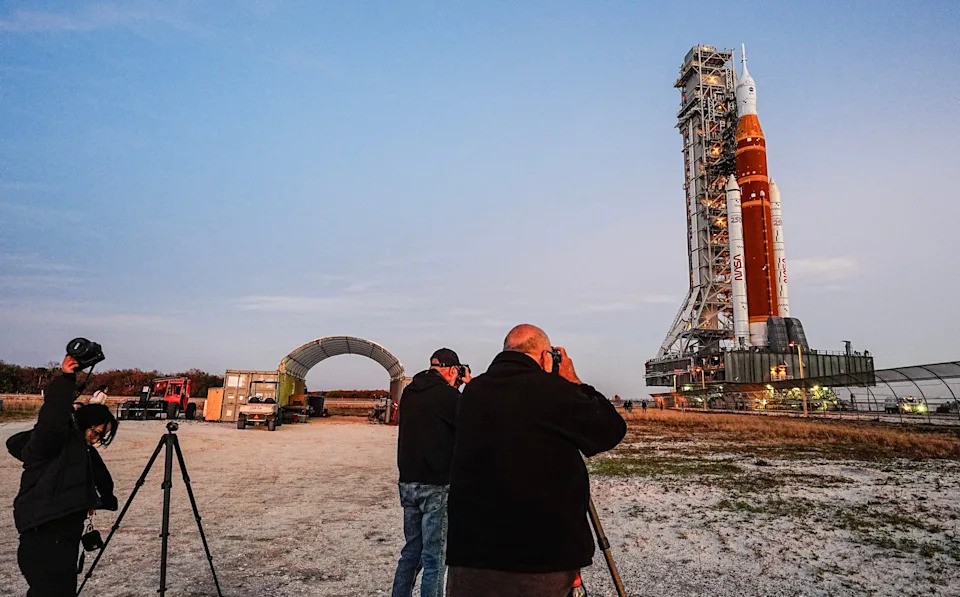 Artemis II Astronauti Ponesli Sertifikovane Pametne Telefone Na Let Do Meseca
