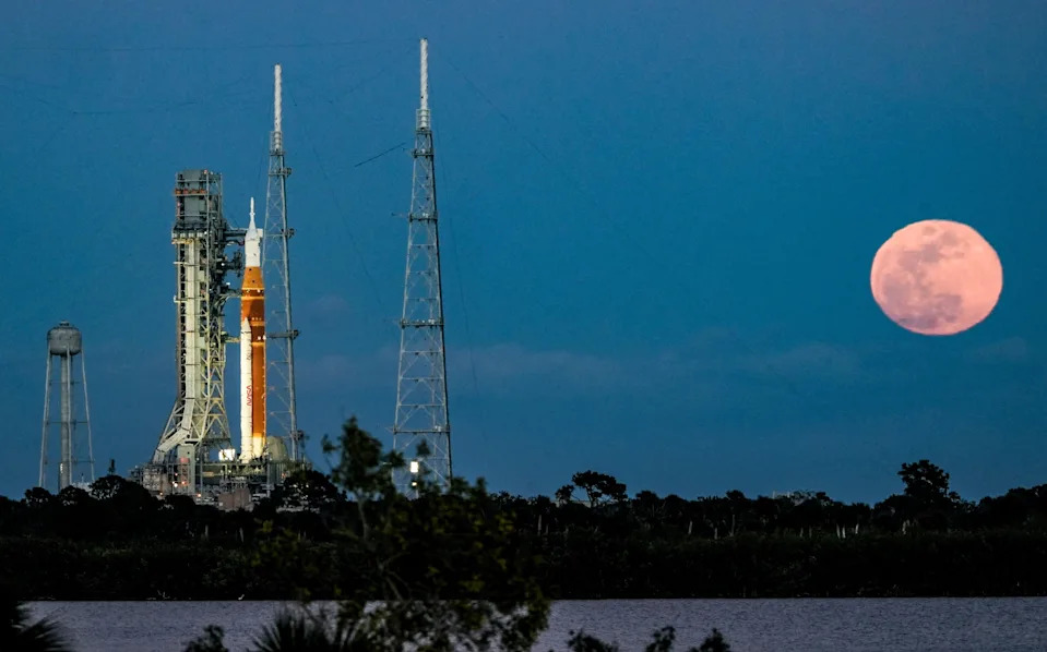 Artemis II Astronauti Ponesli Sertifikovane Pametne Telefone Na Let Do Meseca