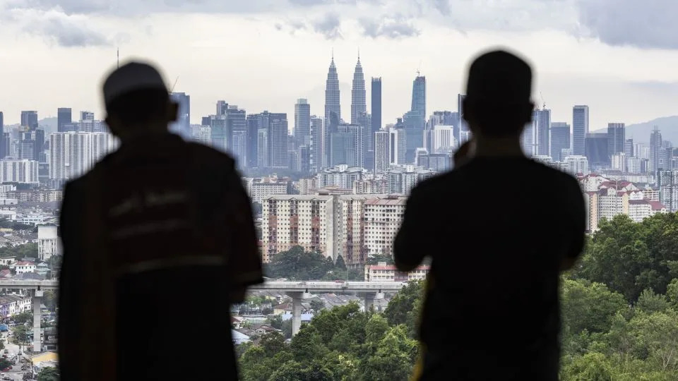 Dok Tajvan Jača Odbranu, Građani Spremaju „Plan B“ — Sekundarna Državljanstva, Računi i Nekretnine