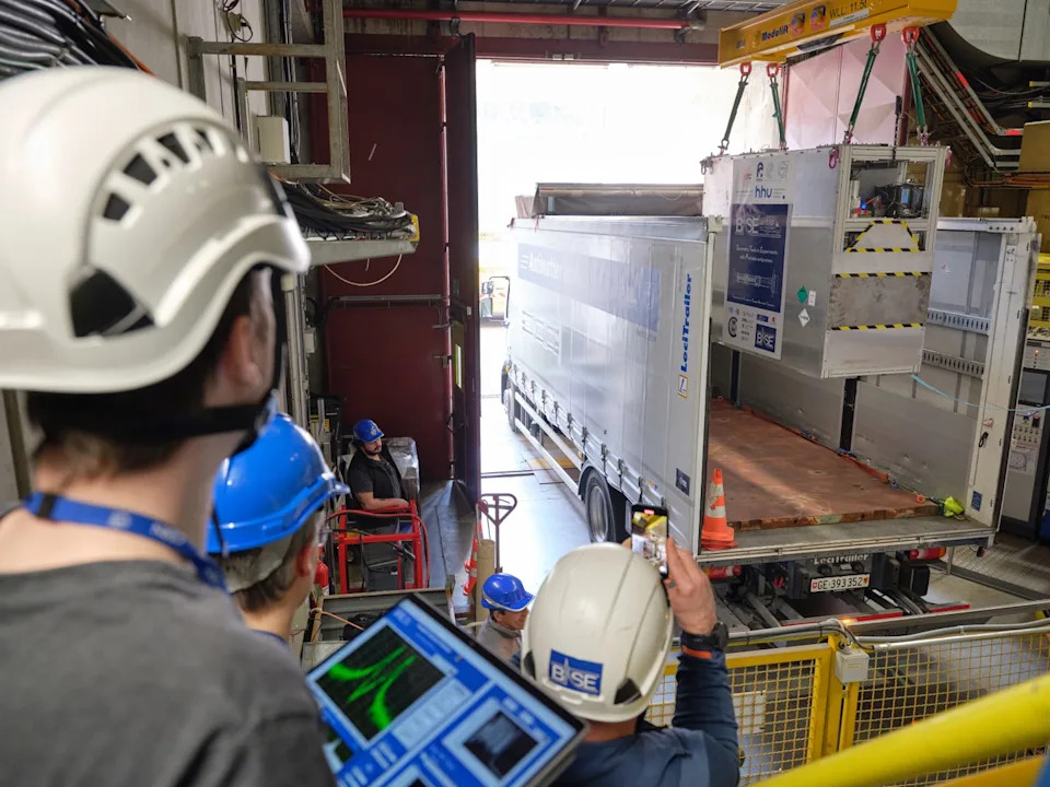 Antimaterija U Pokretu: CERN Prevezao 92 Antiprotona U Sigurnoj Test‑Vožnji