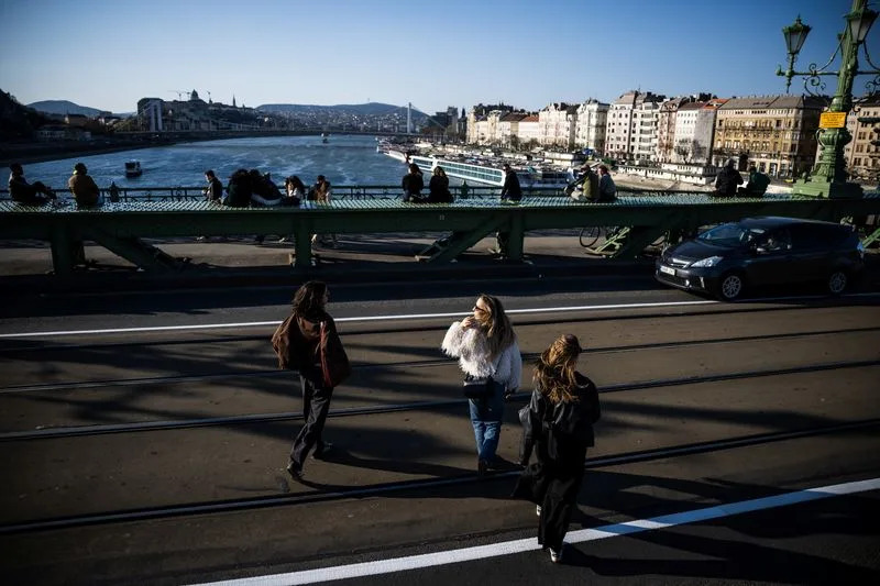 Mlađi birači okreću leđa Orbanu — neki najavljuju iseljavanje ako on pobedi
