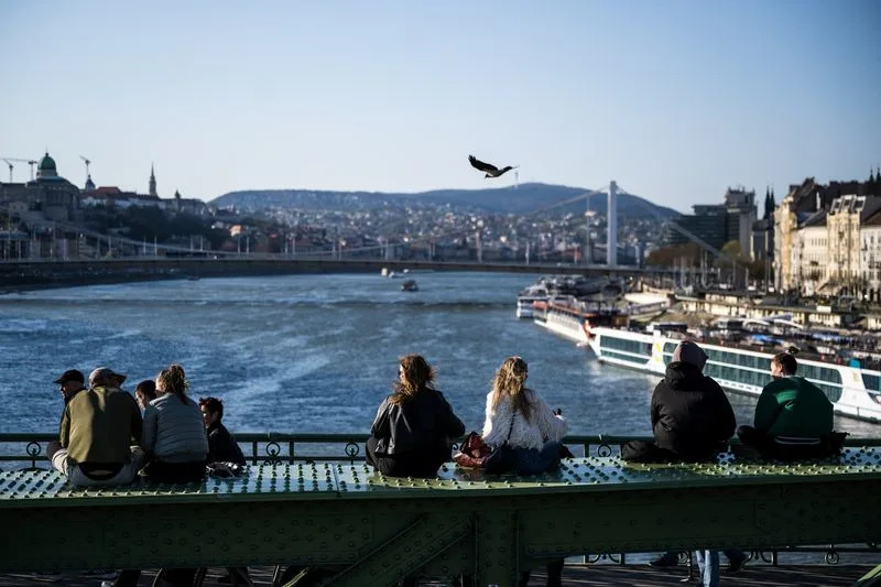 Mlađi birači okreću leđa Orbanu — neki najavljuju iseljavanje ako on pobedi