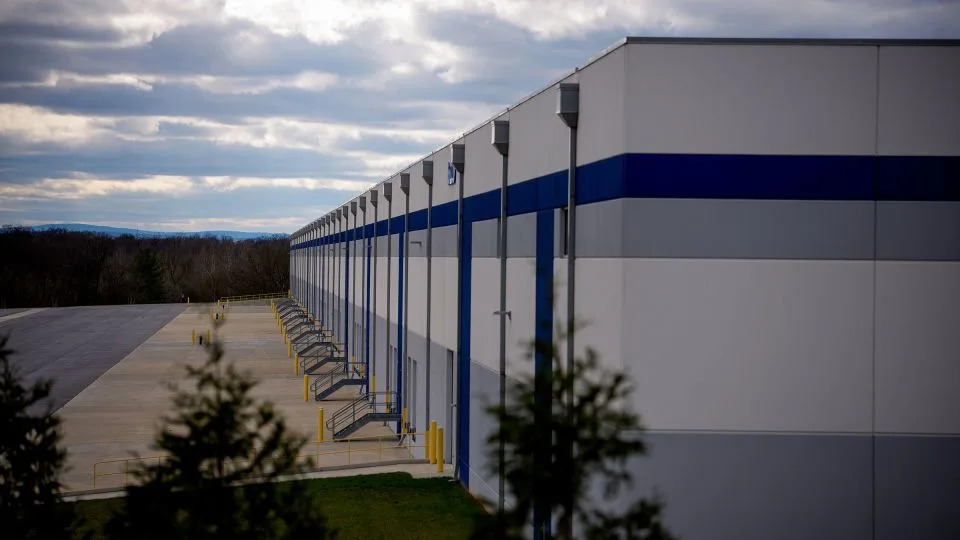 Mullin Moves Quickly at DHS: Rescinds Noem Contract Rule, Pauses Migrant Warehouse Plans as Lawmakers Push For More