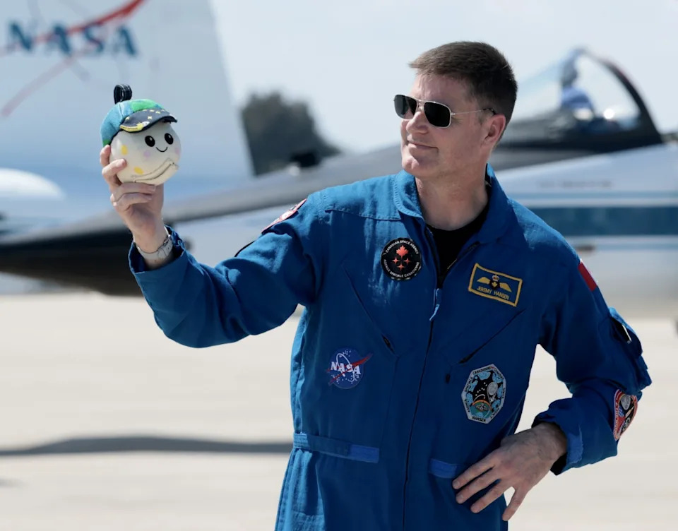 Greška u emitovanju podstakla teorije zavere o Artemis II — forenzičar objašnjava 'tekst kroz maskotu'