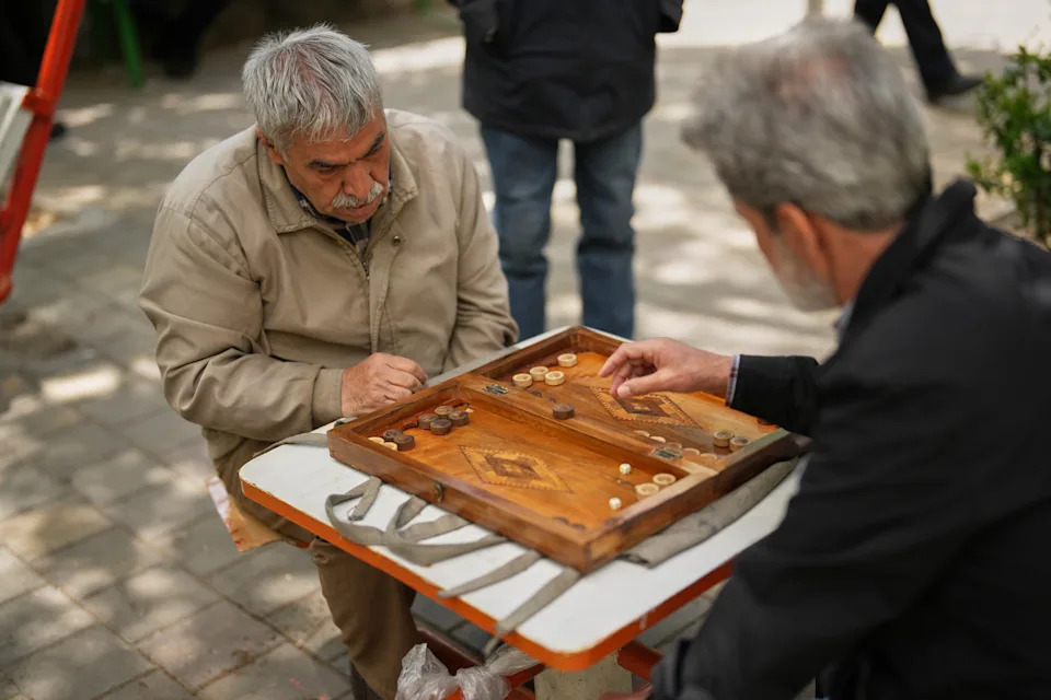Tehran in Focus: Photos Show Everyday Life Persisting Amid War