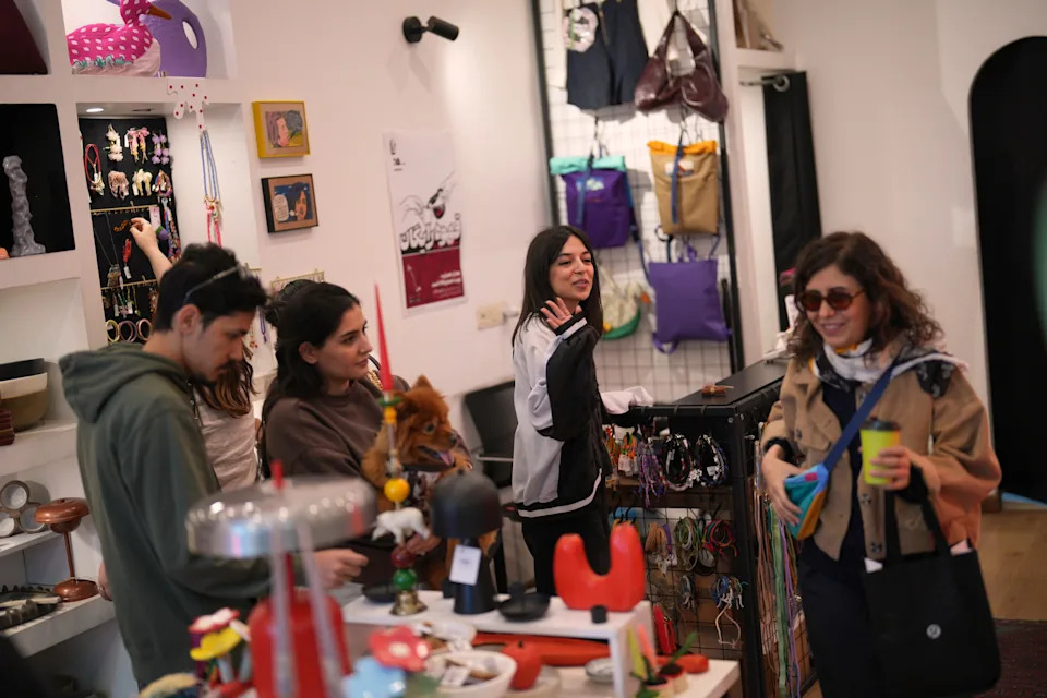 Tehran in Focus: Photos Show Everyday Life Persisting Amid War