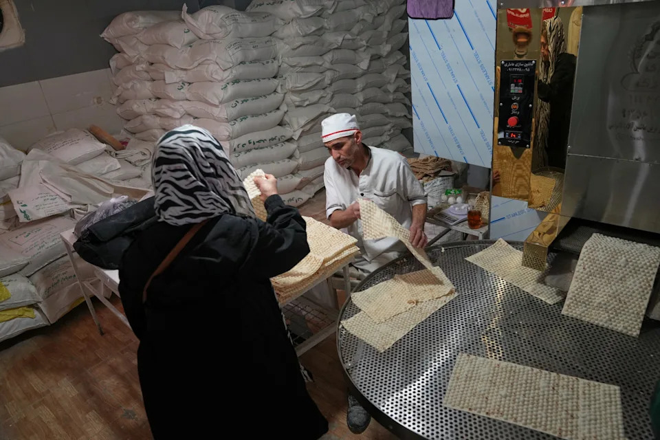 Tehran in Focus: Photos Show Everyday Life Persisting Amid War