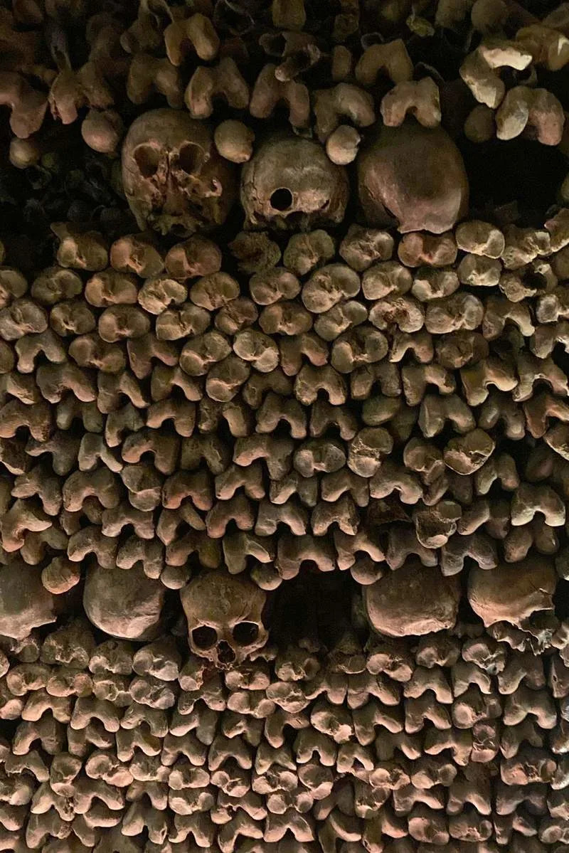 Pariz Ponovo Otvara Katakombe — Moderne Mere Za Zaštitu Miliona Kostiju