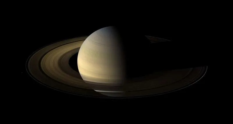 Cassini otkriva: Saturnov magnetni 'cusp' pomeren ka popodnevno/večernjem sektoru