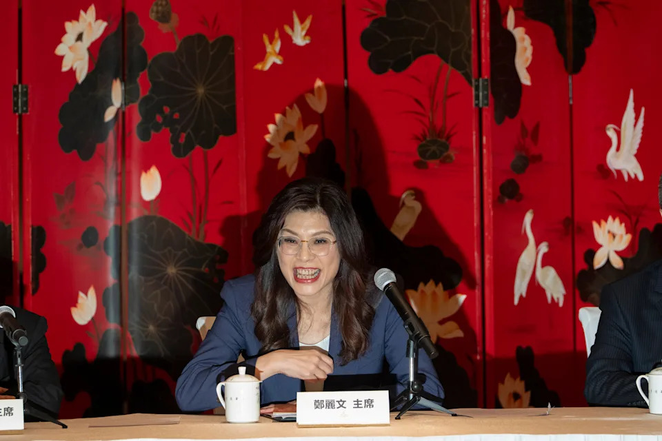 Prvi susret nakon decenije: Liderka KMT-a Cheng Li-wun razgovarala sa Si Đinpingom — obe strane pozivaju na mir, konkretni koraci izostali