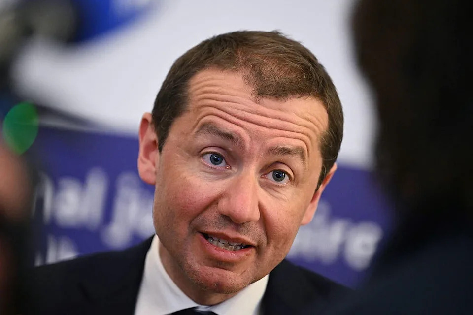 Spašen Dečak (9) Zaključan U Očevom Kombiju Od 2024. — Otac Uhapšen, Istraga U Toku