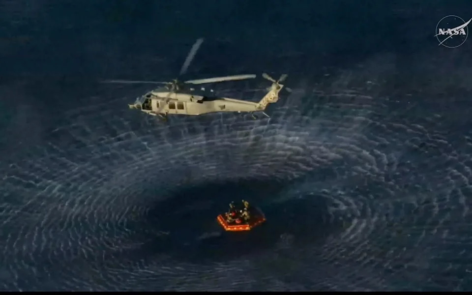 Artemis II se vratila: četvoro astronauta bezbedno sletelo posle istorijske misije oko Meseca