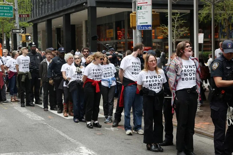 Desetine privedenih u Njujorku na protestu protiv prodaje oružja Izraelu — među privedenima Chelsea Manning
