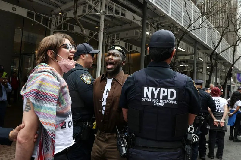 Desetine privedenih u Njujorku na protestu protiv prodaje oružja Izraelu — među privedenima Chelsea Manning