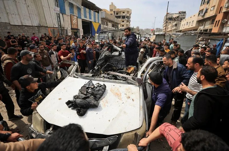 Vazdušni Udar U Gazi Zapalio Policijski Auto — Najmanje Četiri Poginula, Među Njima Dete
