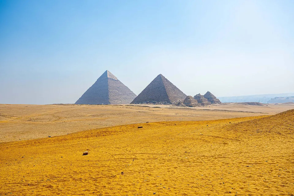 Novi Dokazi Preispituju Izgradnju Velike Piramide u Gizi — Predlog Ivične Spiralne Rampe