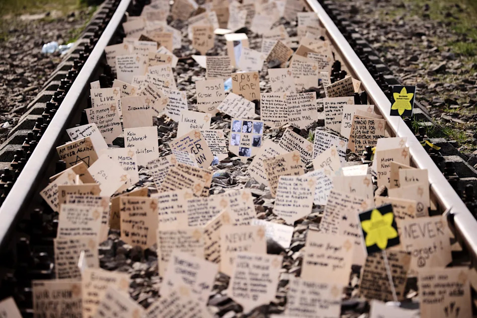 Marš života u Aušvicu i državna komemoracija u Jerusalimu — foto-galerija sećanja na Holokaust