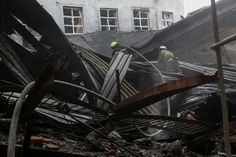 Rusija Lansirala Stotine Dronova i Raketa: Poginulo Dvoje, Više Gradova Pogođeno