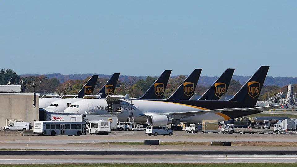 UPS Boeing 767 Aborts Landing After Unauthorized Aircraft Enters Runway at Louisville