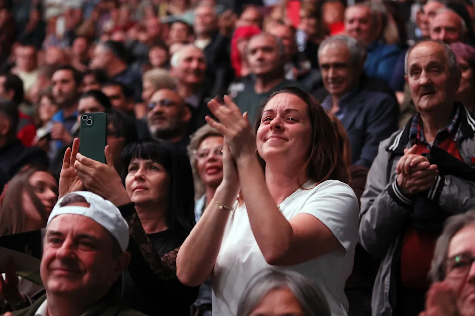 Osmi Izbori Za Pet Godina: Bugari Glasaju, Rumen Radev U Prednosti