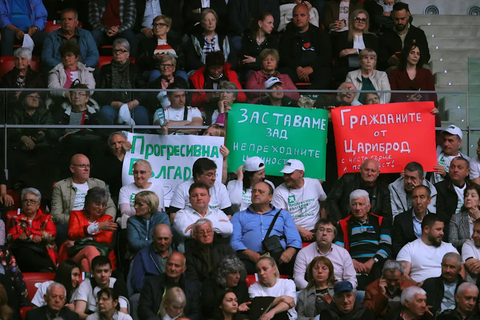 Osmi Izbori Za Pet Godina: Bugari Glasaju, Rumen Radev U Prednosti