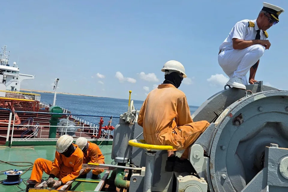 „Plovimo iznad vatrene kugle“: Irački kapetan nastavlja plovidbu kroz opasne vode Hormuza