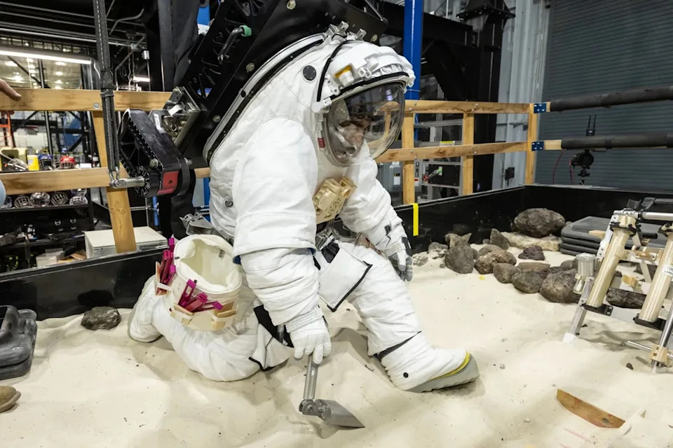 OIG Upozorava: Kašnjenje Skafandera Može Pomaknuti NASA-in Plan Sletanja Na Mesec Do 2031.