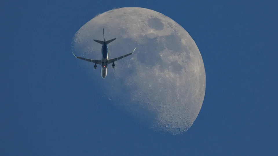 How to See the Moon in Daylight This Week — Look Near Jupiter on April 22