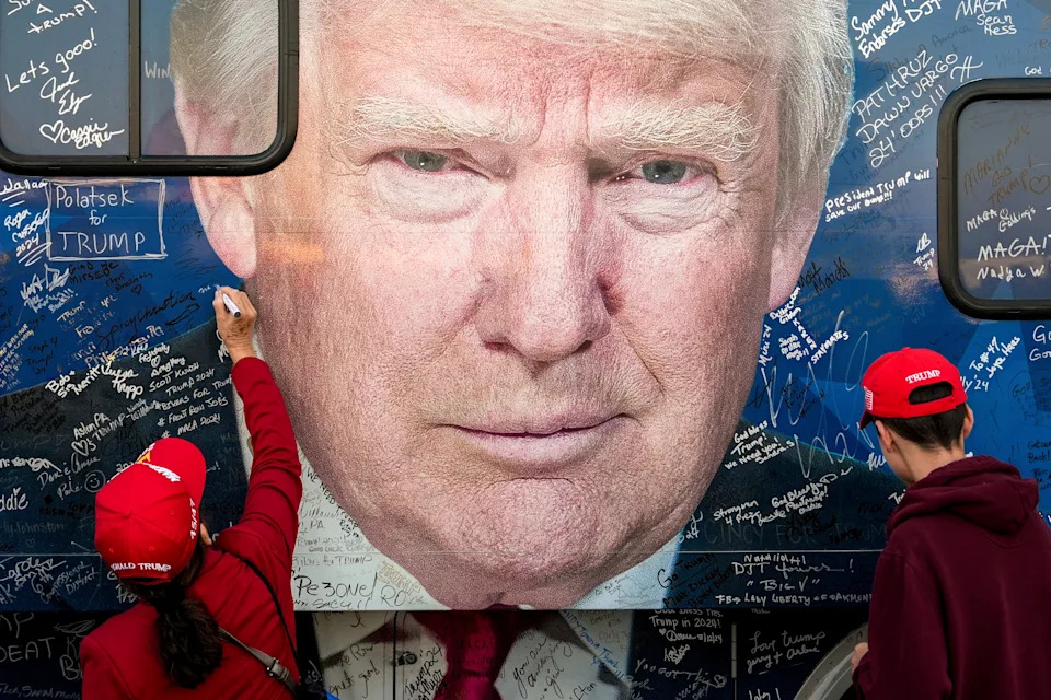 AP-NORC Poll: Key Voter Groups Growing Less Satisfied With Trump After One Year
