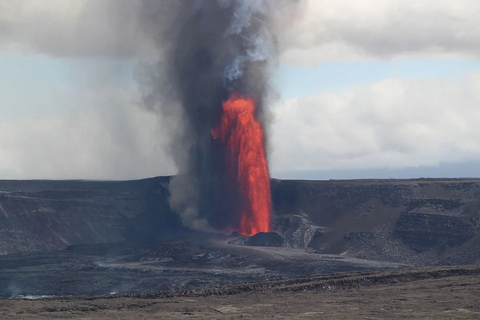 Kilauea Erupts Again — Lava Fountains Reach About 1,000 Feet in 45th Episode