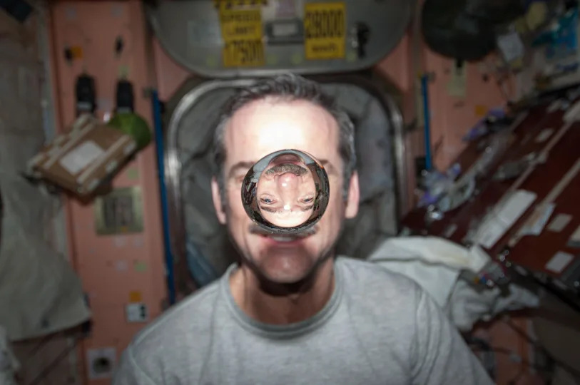 Chris Hadfield: Zašto nas je Artemis II pogodio — i zašto na Mesec treba povesti gitaru