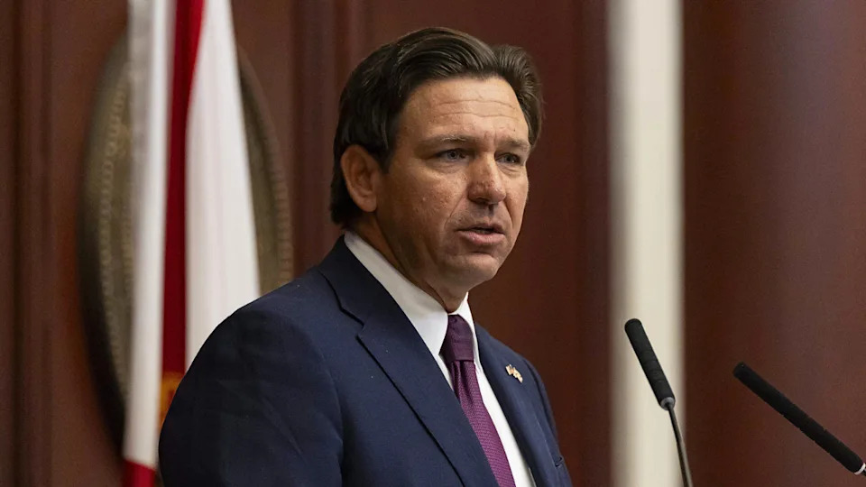 Jeffries Labels DeSantis a 'Lame Duck' After Florida Invitation, Warns GOP Redistricting Could Backfire