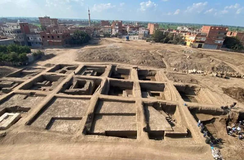 Otkrivena delimična statua Ramzesa II u Tel Faraonu — 5–6 tona, visina ~2,20 m