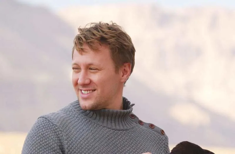 Odvažni protiv opreznih: Kako ličnost gavrana oblikuje preživljavanje na obali Mrtvog mora