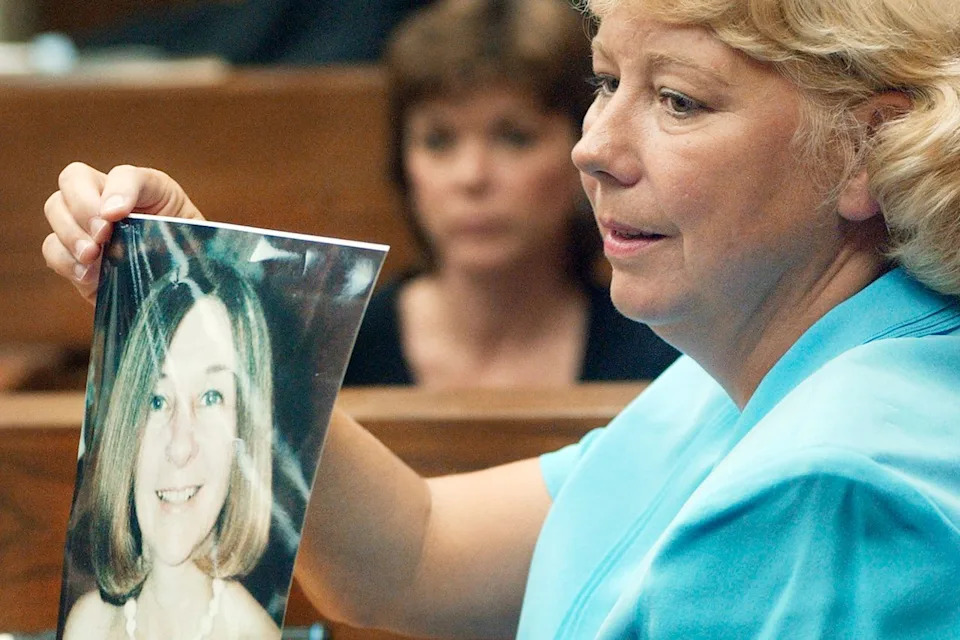 Friend Found Dead at Bottom of Stairs in 1985 — Same Pattern Revisited After Michael Peterson’s Wife’s Death