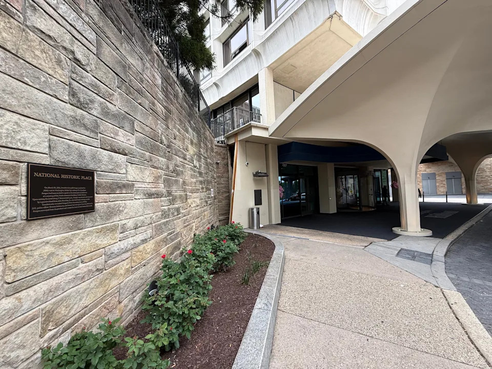 Hinckley Condemns 'Lax' Washington Hilton Security After Alleged Attack Near Trump