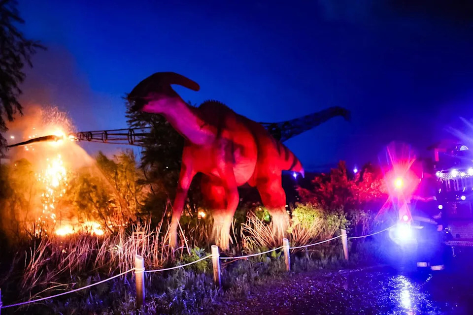 Lightning Destroys 100-Foot, 60-Ton Animatronic Sauroposeidon at Kansas Dinosaur Park