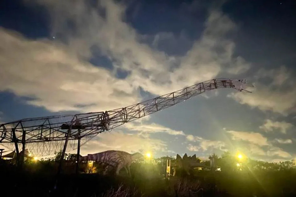 Lightning Destroys 100-Foot, 60-Ton Animatronic Sauroposeidon at Kansas Dinosaur Park