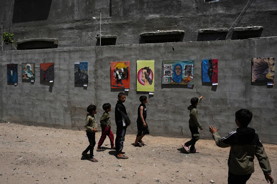 Slike rata i raseljavanja: Mladi palestinski umetnici u Bureiju izlažu utiske dok krhki prekid vatre drži mir